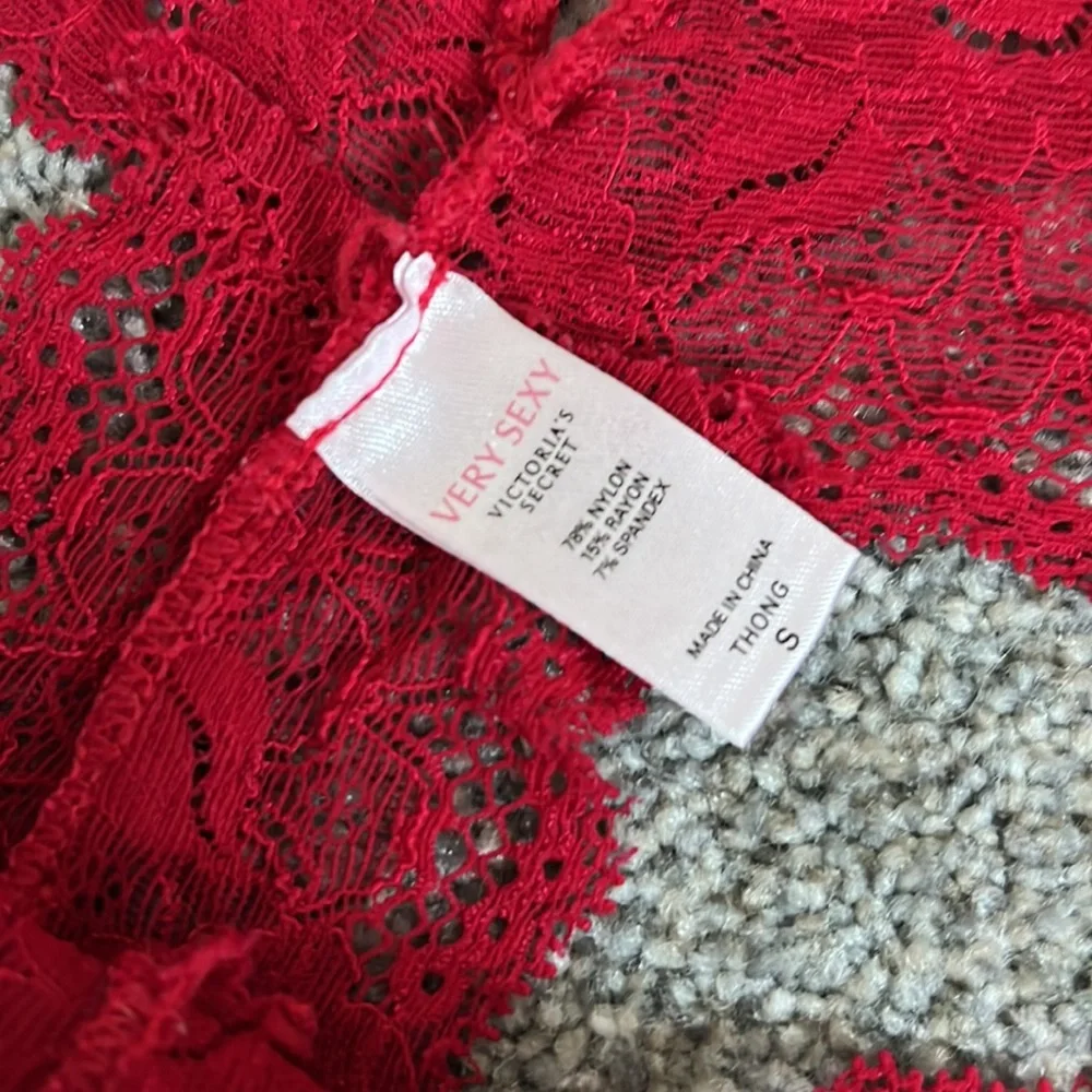 Vintage Victoria’s Secret Lace Thong - Picture 3 of 4